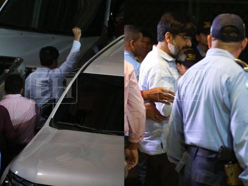 Con un puño en alto y una leve sonrisa salió Johel Zelaya, recién destituido de su cargo, tras enfrentar un juicio político. Aquí las imágenes.