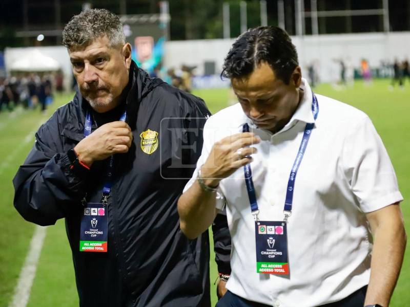 Jeaustin Campos no ocultó su tristeza tras la humillante actuación de su equipo.