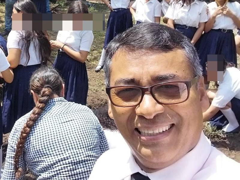 Entre las evidencias encontradas tras la muerte del director Víctor Fiallos, un elemento en particular ha captado la atención de los investigadores: una supuesta carta de despedida hallada dentro de la oficina donde fue encontrado sin vida.
