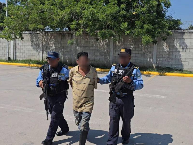 Una niña de seis años de edad y otro menor de 8 fueron víctimas del detenido, según la Policía Nacional.