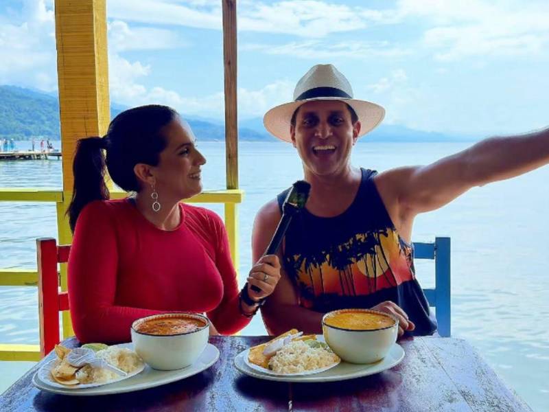“¿Para dónde viajamos este fin de semana?”, era la pregunta constante de Juan Fernando Lobo y la chef Sandra Díaz previo a cada una de sus grabaciones en algún sitio turístico, espacio en el que ambos combinaban su amor y pasión por la cocina, y que hoy queda sin su integrante principal.