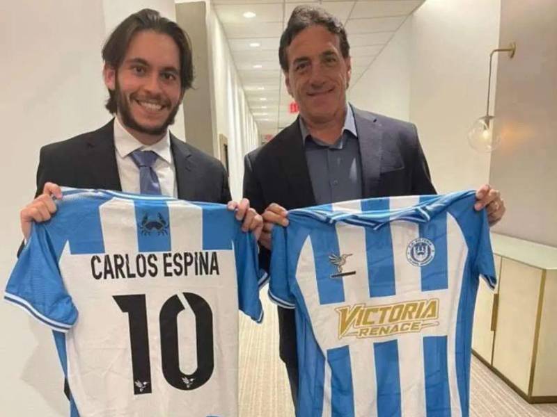 Espina juntp a Álvaro Izquierdo, campeón con Victoria en 1995.