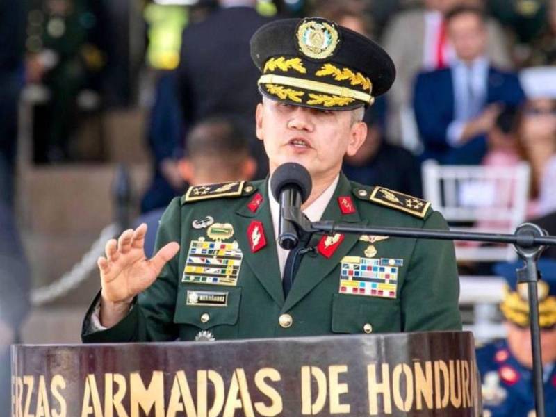 El jefe de las FF AA, Roosevelt Hernández ha mantenido varias reuniones para definir quién será el nuevo jefe de las FF AA.