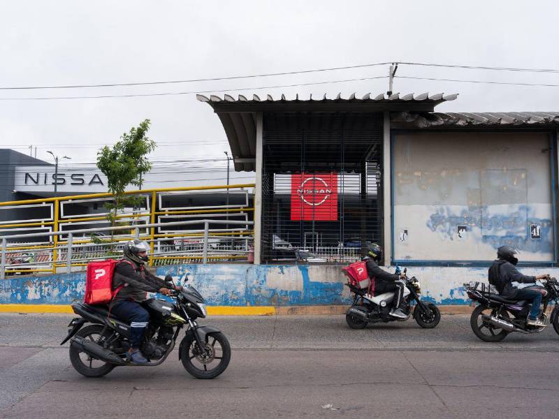 Totalmente abandonadas quedaron las casetas de estacionamiento luego del fracaso del proyecto moderno de transporte.