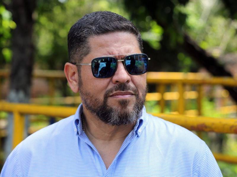 Julio César Quiñónez Espino lidera programas para reducir riesgos y fomentar una ciudad más segura ante amenazas naturales y urbanas.