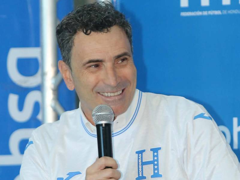 José Francisco Molina ya se puso la camisa de la 'H' y llega en reemplazo de Reinaldo Rueda.