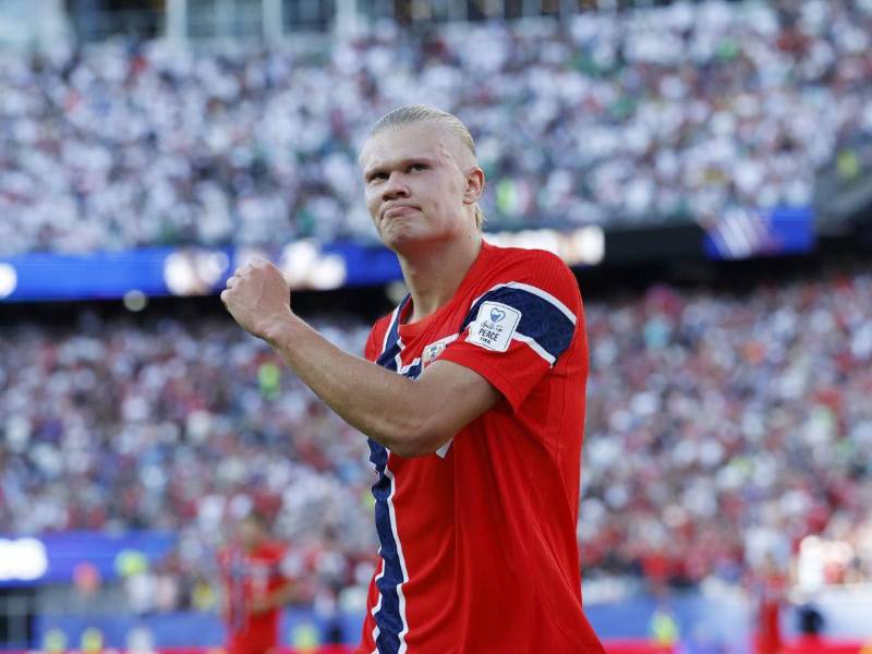 Erling Haaland se ha despachado con dos goles en su debut mundialista.
