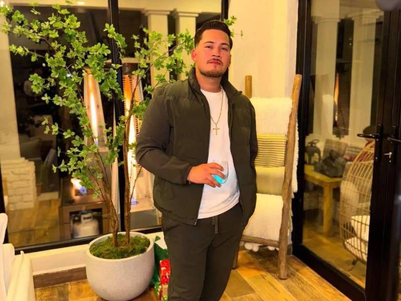 Hernán Martínez es un joven creador de contenido muy querido que, tras haber sufrido un aparatoso accidente en Tegucigalpa, se encuentra en estado reservado.