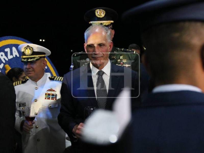 El presidente de la República, Nasry Asfura, participó este viernes como invitado de honor en la ceremonia por el 95 aniversario de la Fuerza Aérea Hondureña (FAH), donde destacó la importancia de fortalecer las instituciones del país.