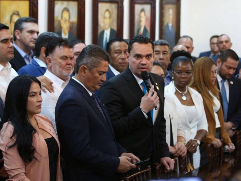 Seis verificaciones revelan un patrón: políticos de distintos sectores manipulan datos sobre combustibles para sostener sus narrativas.