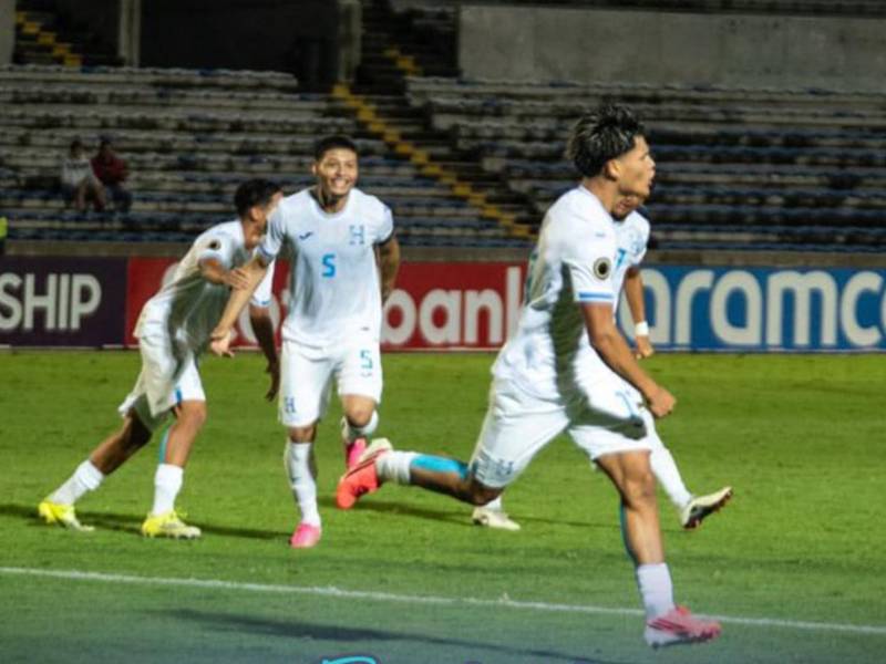 Richard Martínez anotó el gol que le dio el empate a Honduras ante Canadá.