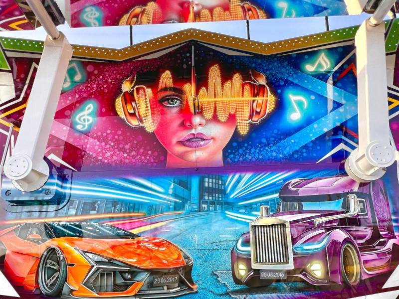 El joven hondureño continúa expandiendo su carrera artística en Europa.