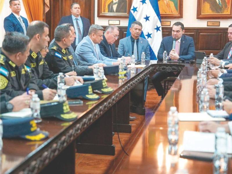 políticas. La administración Asfura prepara una agresiva reforma al Código Penal y Código Procesal Penal, orientada a endurecer el combate contra la extorsión, se conoció tras una reunión de diputados con la cúpula del Ministerio de Seguridad en el Congreso Nacional.