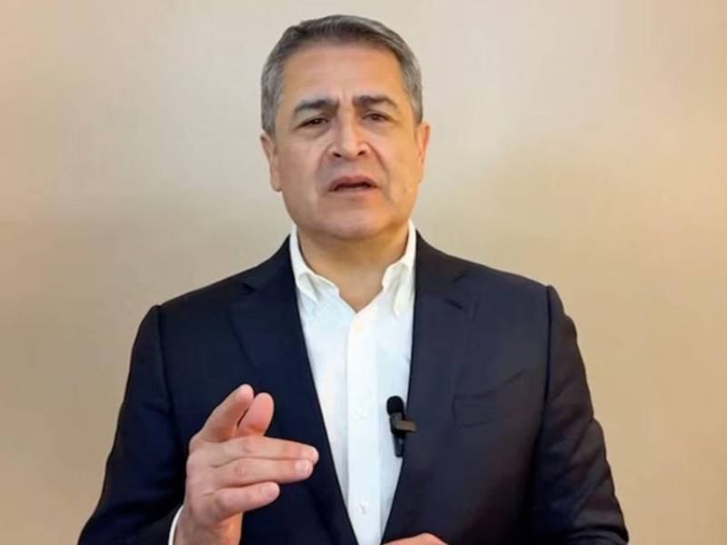 El expresidente Juan Orlando Hernández publicó una carta dirigida a Nasry Asfura para pedirle retomar la agenda de modernización digital del Estado.