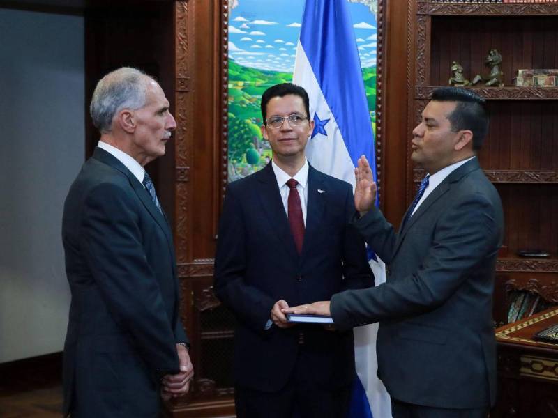 Martínez cuenta con 22 años de trayectoria dentro del IHSS y se desempeñaba como gerente del Régimen del Seguro de Previsión Social de Invalidez, Vejez y Muerte (IVM).