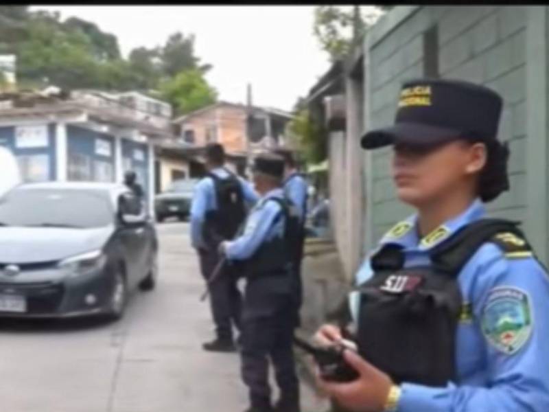 Policía despliega operativos en colonias de Tegucigalpa tras aprobación de ley contra estructuras criminales.