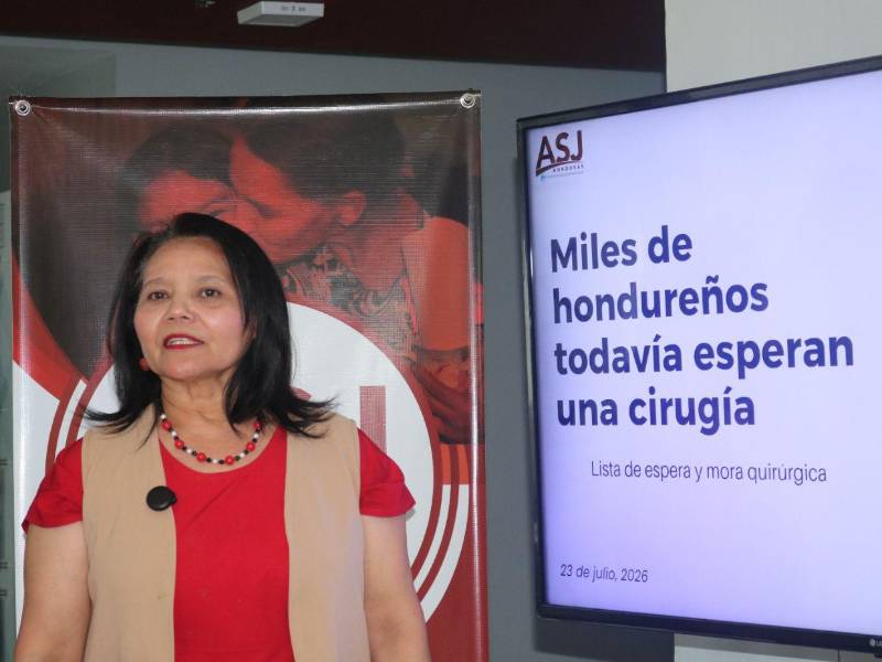 Blanca Munguía, directora de salud de la Asociación para una Sociedad más Justa (ASJ), presentó el informe sobre los pacientes que siguen esperando ser operados en el sistema sanitario público.