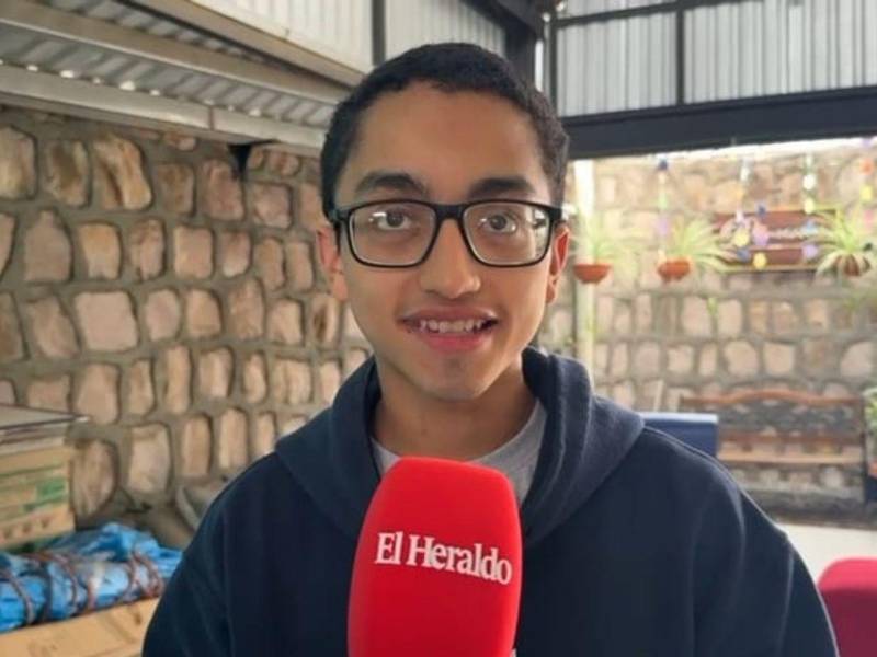 El futuro periodista aparece como Adrián José Reyes Rico en Instagram, Facebook y Tik Tok.