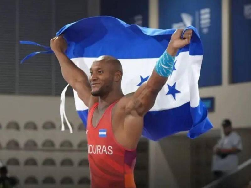 Kevin Mejía se baña de oro en los Juegos Centroamericanos y del Caribe 2026 en la disciplina de lucha grecorromana.