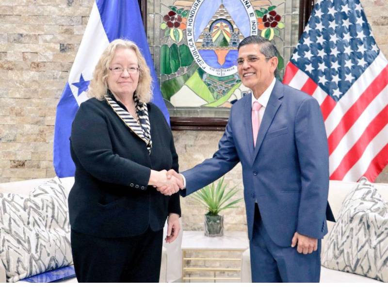 El encuentro fue liderado por Colleen Hoey, encargada de Negocios de la Embajada de Estados Unidos y Wagner Vallecillo, presidente del Poder Judicial.