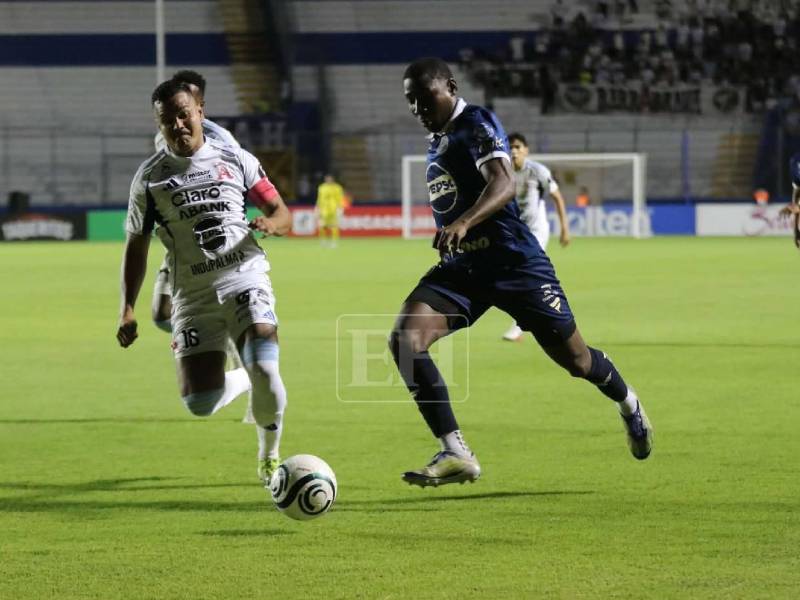 Imágenes del desarrollo del partido.