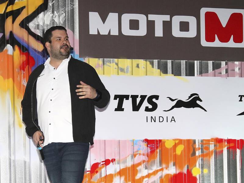 Leonardo Guillén de TVS, durante la presentación invitando a todos los pilotos a conocer y elegir la Apache RTR 310.