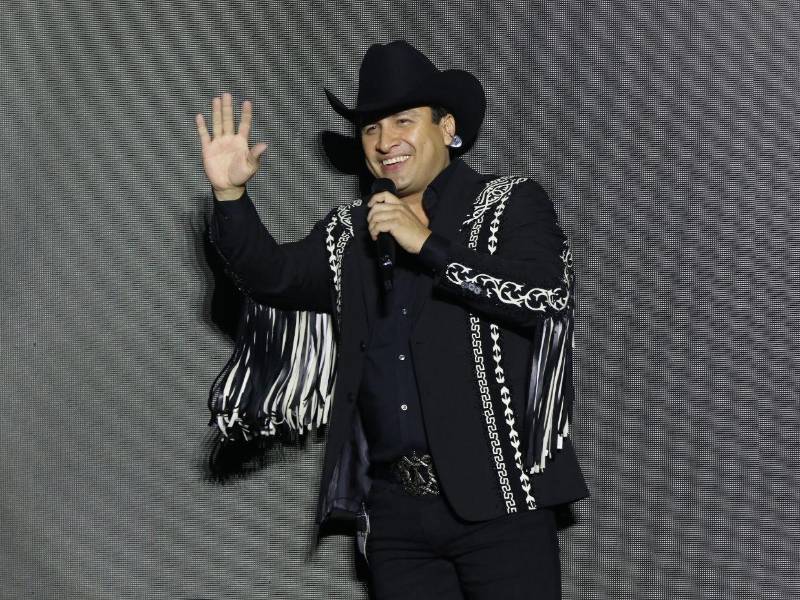 El calendario musical del próximo año empieza a despejar incógnitas y una de ellas apunta al norte del país. Mediante un mensaje breve, difundido por canales oficiales, Julión Álvarez anunció su regreso a Honduras tras su exitosa presentación en Tegucigalpa, el pasado 15 de noviembre.