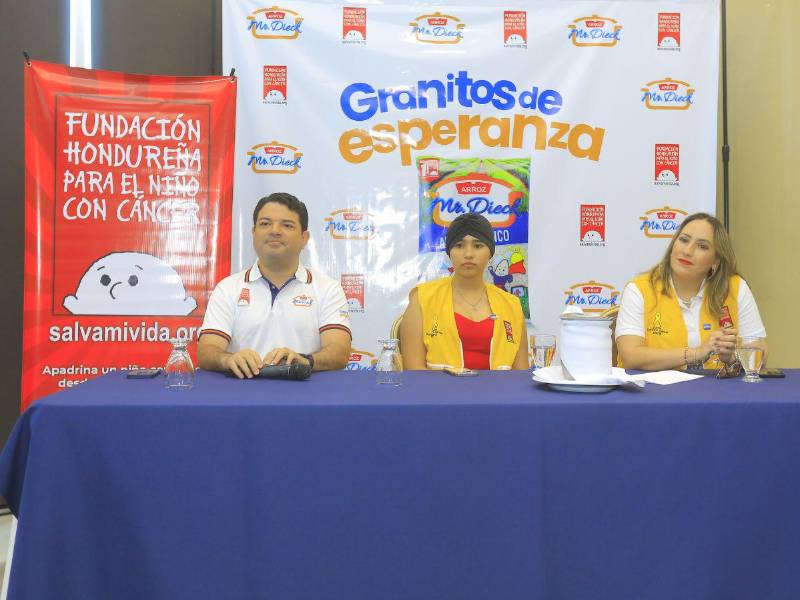 Kamal Dieck, gerente comercial Dieck &amp; Dieck, Allison Yireth Villeda y Marcela Morales.