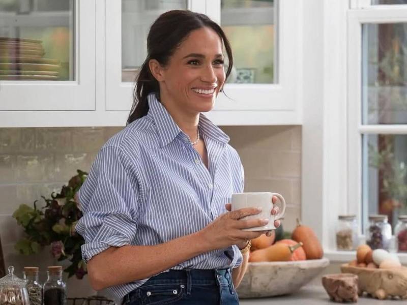Meghan Markle desató la polémica en redes sociales tras publicar un video en Instagram con los pies sobre el asiento mientras circulaba en un vehículo cerca del Pont d’Alma, el túnel donde falleció la princesa Diana en 1997.