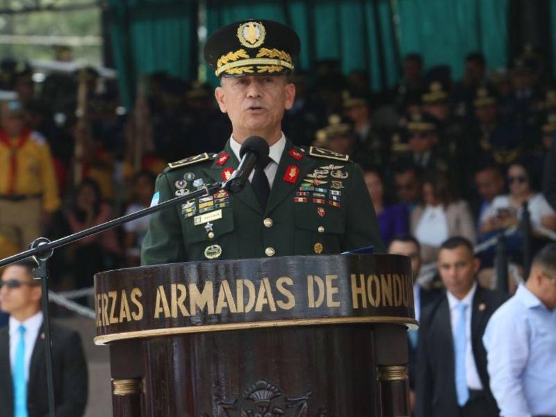 El general de brigada, Héctor Benjamín Valerio Ardón, a sus 55 años de edad asumió este jueves en el cargo como nuevo jefe del Estado Mayor Conjunto (EMC) de las Fuerzas Armadas (FF AA).