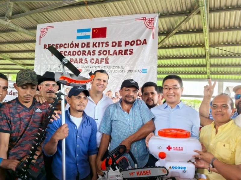 La donación de secadoras solares busca mejorar la calidad del café hondureño.