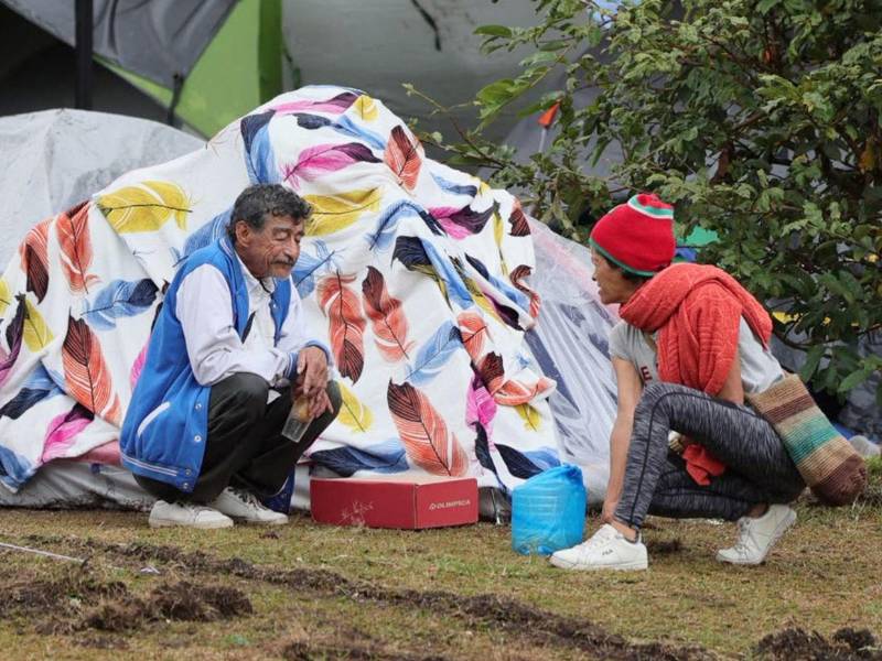 <b>CRISIS.</b> Damnificados por el terremoto de magnitud 7,4 de la semana anterior ven agravada su situación por las fuertes lluvias registradas en Pereira (Colombia), una de las regiones más afectadas por el sismo.