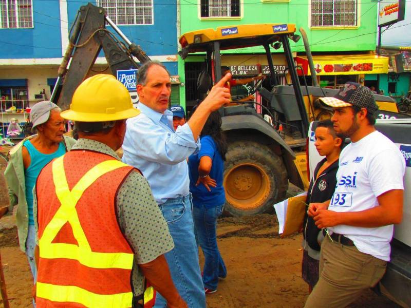 “Tito” Asfura tiene un amplio conocimiento en el manejo de presupuestos para obras civiles, como en temas financieros.