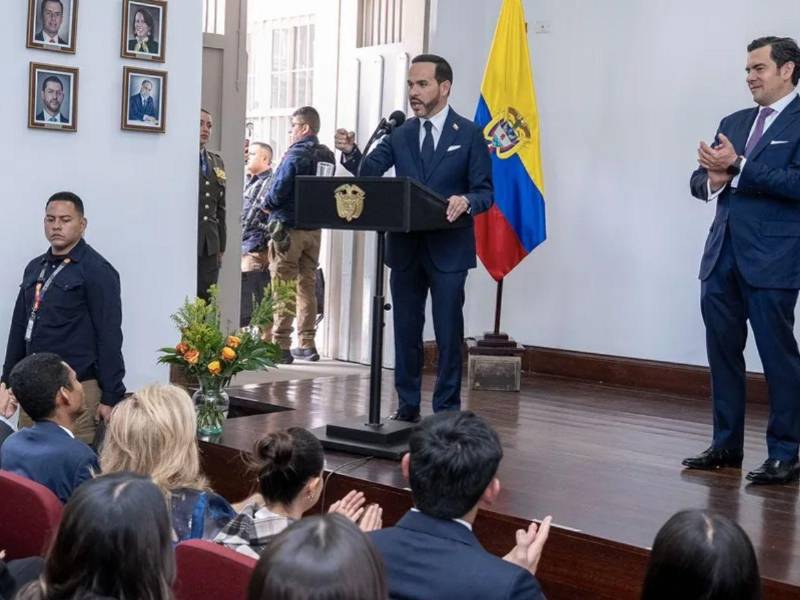 Administración. El presidente colombiano Abelardo de la Espriella ordenó revisar los esquemas de protección personal estatales y eliminar los que no estén debidamente justificados, en el marco de una política de austeridad para reducir el gasto público.