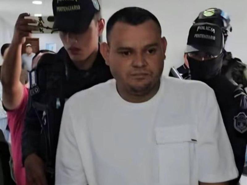 Urías Jabin Lovo Montoya compareció este martes 25 de agosto ante los Juzgados de Danlí por caso de vulneración a un menor de edad.