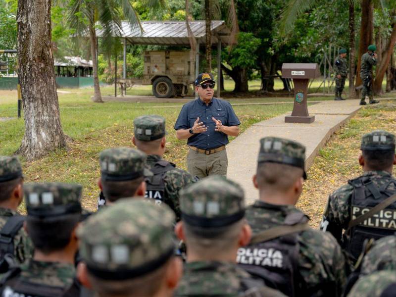El subsecretario de Defensa Nacional, Justo Rafael Cano Martínez, realizó la supervisión de los operativos militares que se llevan a cabo en el sector de Bajo Aguán, en el departamento de Colón.