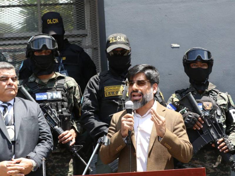 Durante una comparecencia de prensa, el fiscal general brindó detalles sobre las actividades que se han realizado las últimas semanas en la lucha contra el narcotráfico.