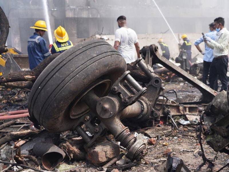 Una persona ha sido hallada con vida entre los restos del vuelo AI171 de Air India, que se estrelló este jueves en Ahmedabad con 242 personas a bordo.