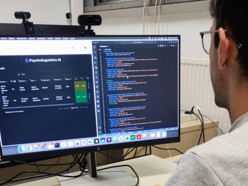 Uno de los científicos probando el nuevo sistema.