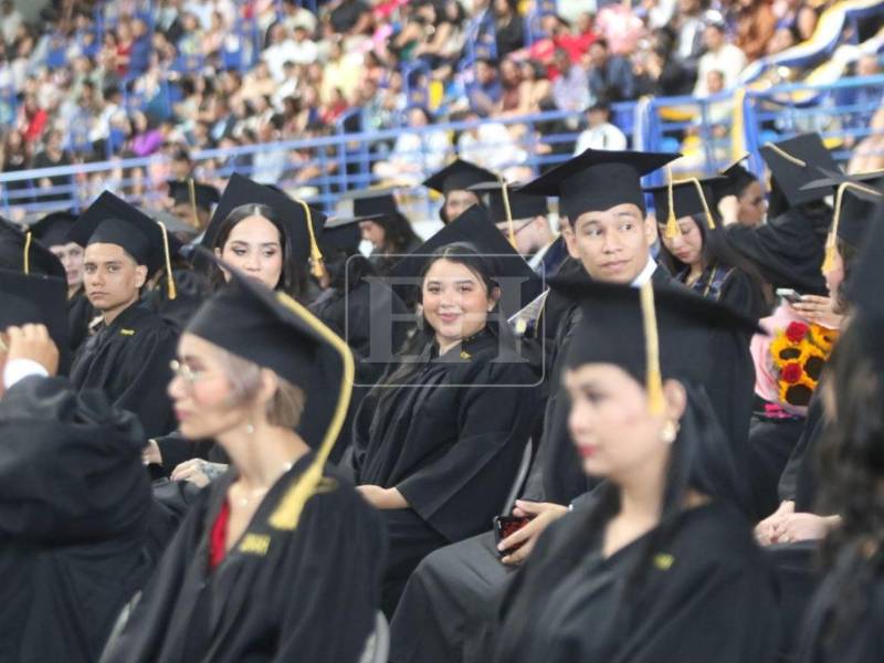 Honduras recibe a más de 1,000 nuevos profesionales graduados de la Universidad Nacional Autónoma de Honduras. Aquí las fotos