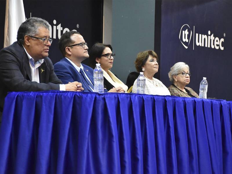 La ceremonia de investidura de la Bata Blanca, contó con la participación de las máximas autoridades de UNITEC e invitados especiales.