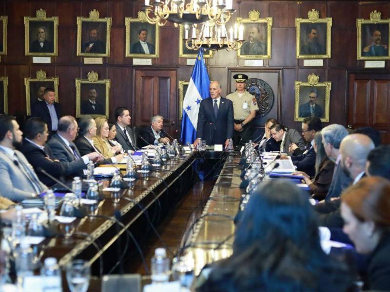 Se suprimen secretarías y ordenan auditoría total en maratónico Consejo de Ministros.