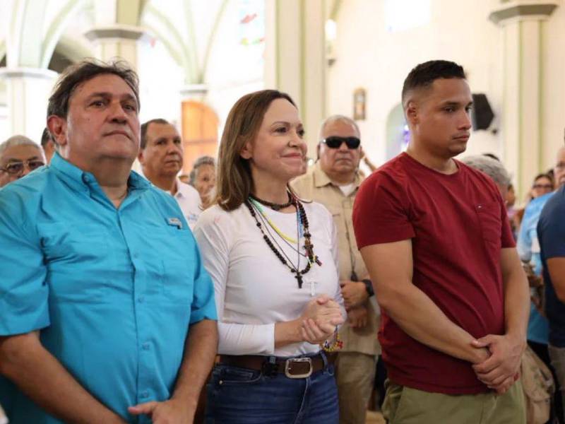 LUCHA. La líder opositora y Premio Nobel de la Paz 2025, María Corina Machado, reapareció ayer en Venezuela en un intento por forzar la transición democrática en su país y desafiar la diplomacia petrolera entre Delcy Rodríguez y Donald Trump.