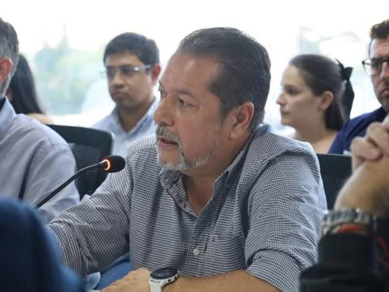 Danilo Arnaldo Alvarado Rodríguez, director de Ordenamiento Territorial de la AMDC, lidera procesos clave de catastro, control de construcción y planificación urbana en el Distrito Central.