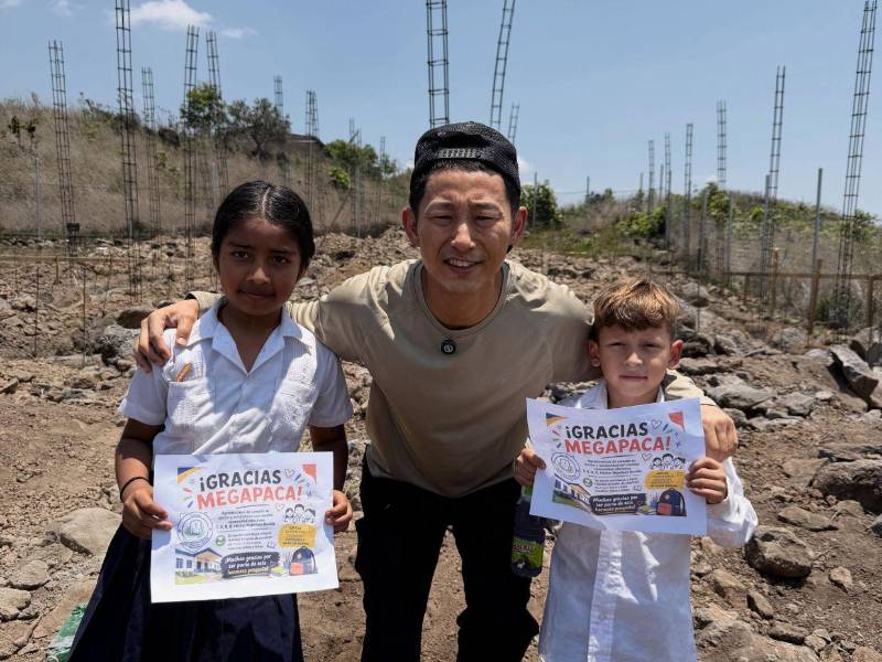 El filántropo japonés Shin Fujiyama inició la construcción de una nueva escuela en la colonia Cerro Grande, zona 5 de Tegucigalpa, como parte de su meta educativa en el país.
