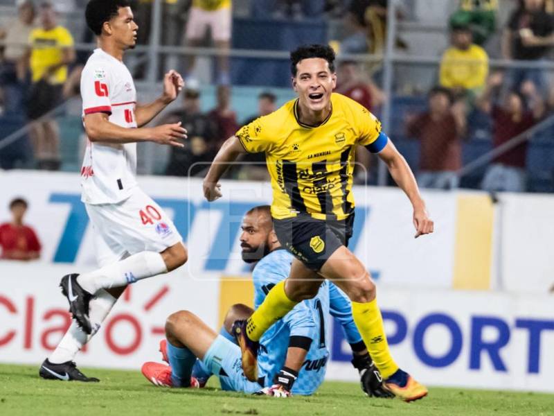 Jhow Benavídez sentenció la goleada del Real España sobre el Olimpia por la triangular.