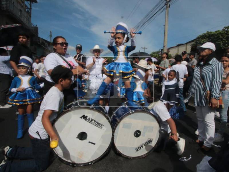 Llenos de entusiasmo, los pequeños estudiantes de prebásica abrieron los desfiles patrios en conmemoración a los 205 años de independencia de Honduras en distintos sectores de Tegucigalpa y Comayagüela, la capital del país.