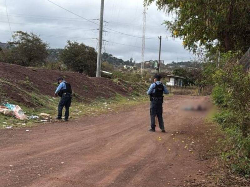 Autoridades investigan el asesinato de una mujer en la colonia La Era, cuyo cuerpo fue encontrado con el rostro desfigurado.