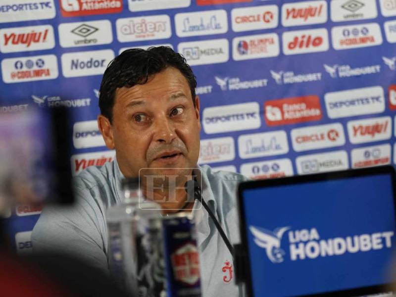 Campos reveló por qué no puso a jugar a su goleador en este clásico.