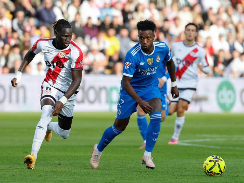 El brasileño Vinícius Jr se ha vuelto un dolor de cabeza para la defensa del Rayo.
